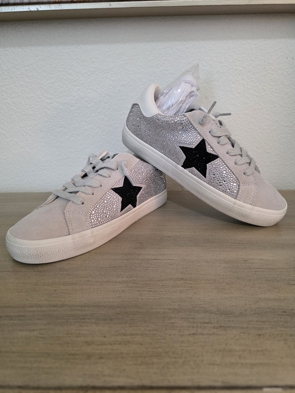 Women’s Glitter Star Accent Lace Up Sneakers In Silver Size 5.5